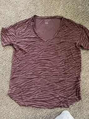 American Eagle Outfitters Women's Plum Zebra V-Neck Tee